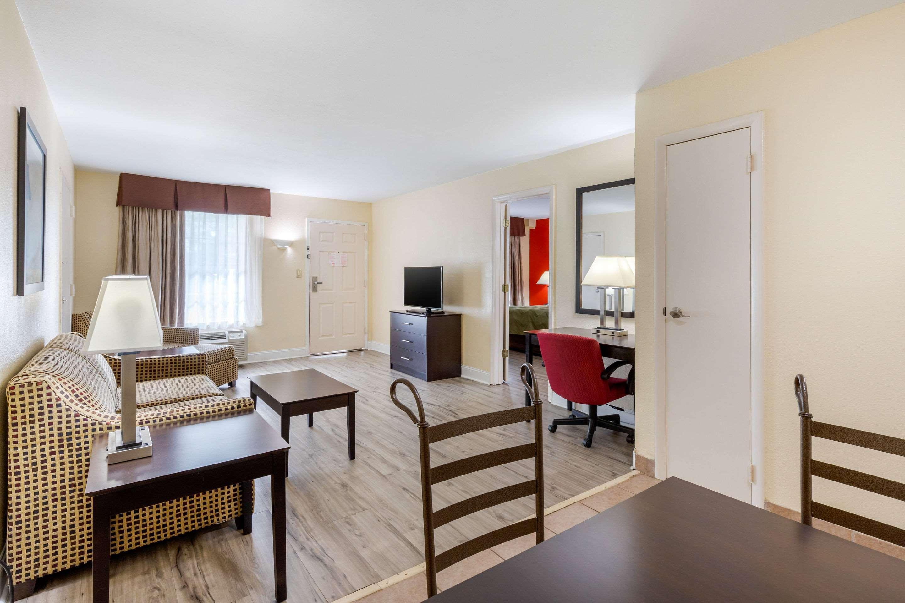 Quality Inn & Suites Лексінґтон Екстер'єр фото