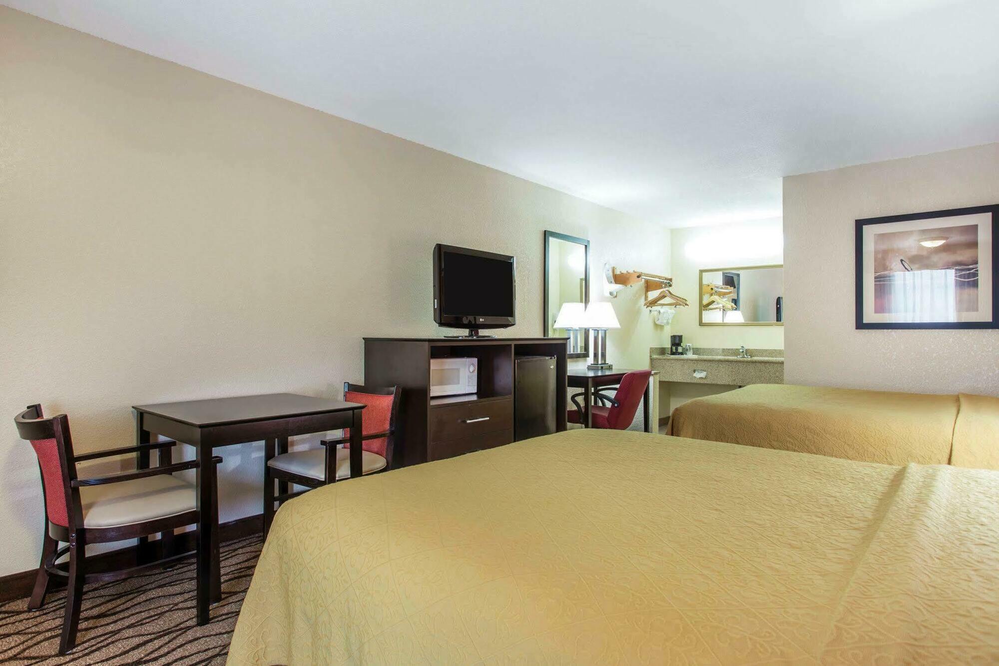 Quality Inn & Suites Лексінґтон Екстер'єр фото